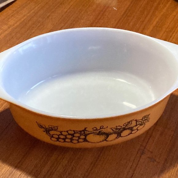 Pyrex Old Orchard 2.5 quart casserole - Picture 1 of 6